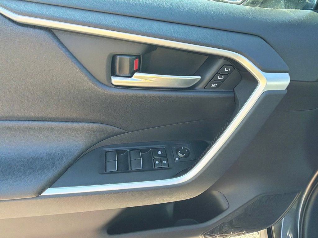 Used 2019 Toyota RAV4 XLE Premium w/ Cold Weather Package AWD/4WD image 25
