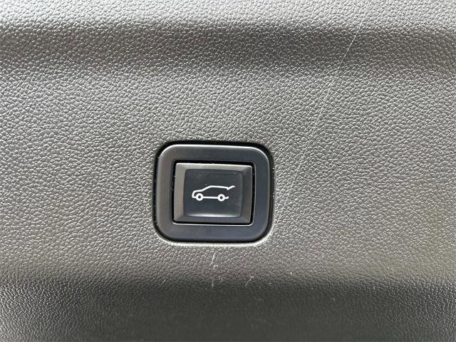 Used 2022 Chevrolet Suburban Z71 image 22