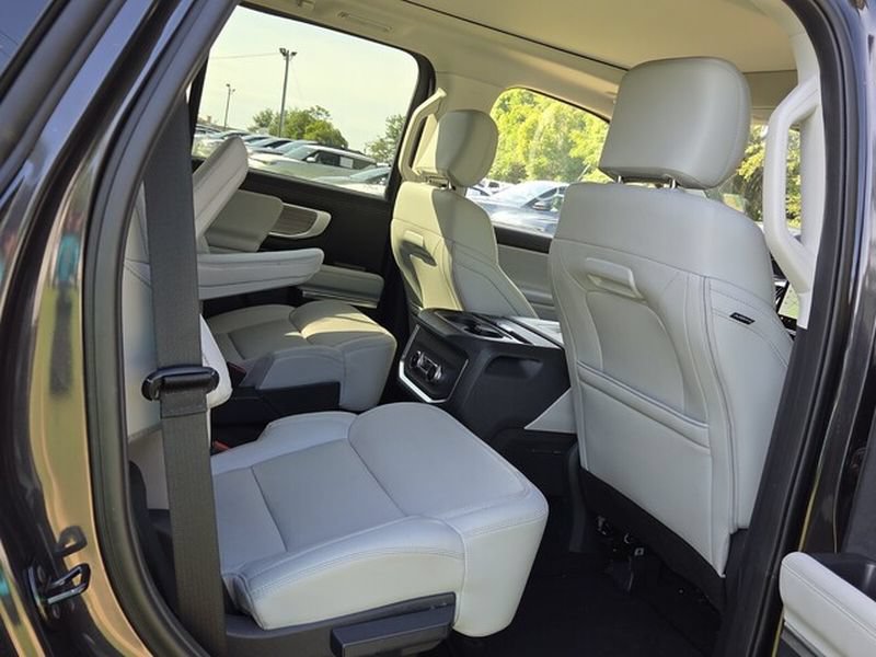 Certified 2025 Ford Expedition Platinum AWD/4WD image 15