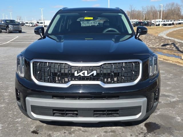 Used 2023 Kia Telluride EX w/ EX Captain's Chair Package image 7
