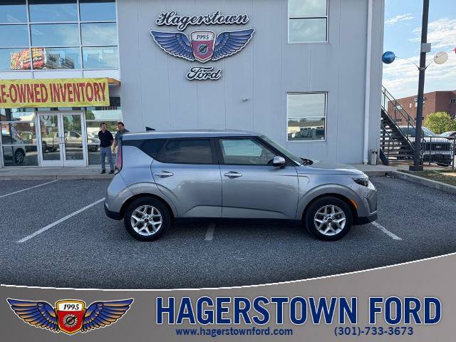 Used 2024 Kia Soul LX w/ Option Group 015 FWD image 1