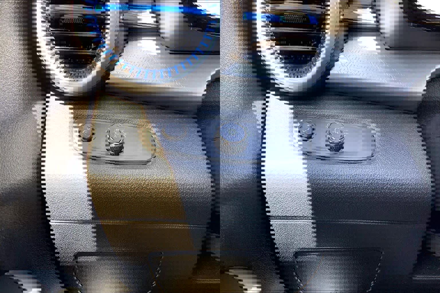 Used 2025 Chevrolet Trax LS image 36