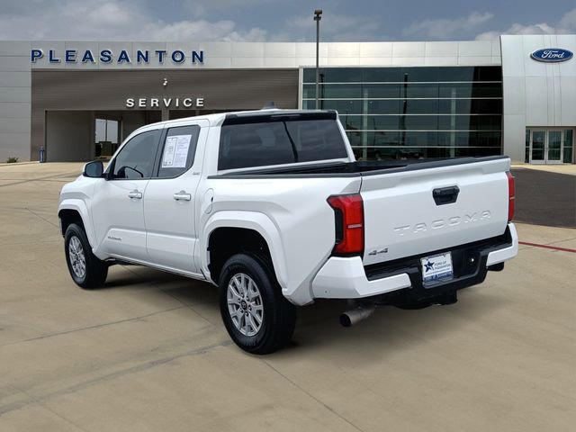 Used 2025 Toyota Tacoma SR5 AWD/4WD image 3