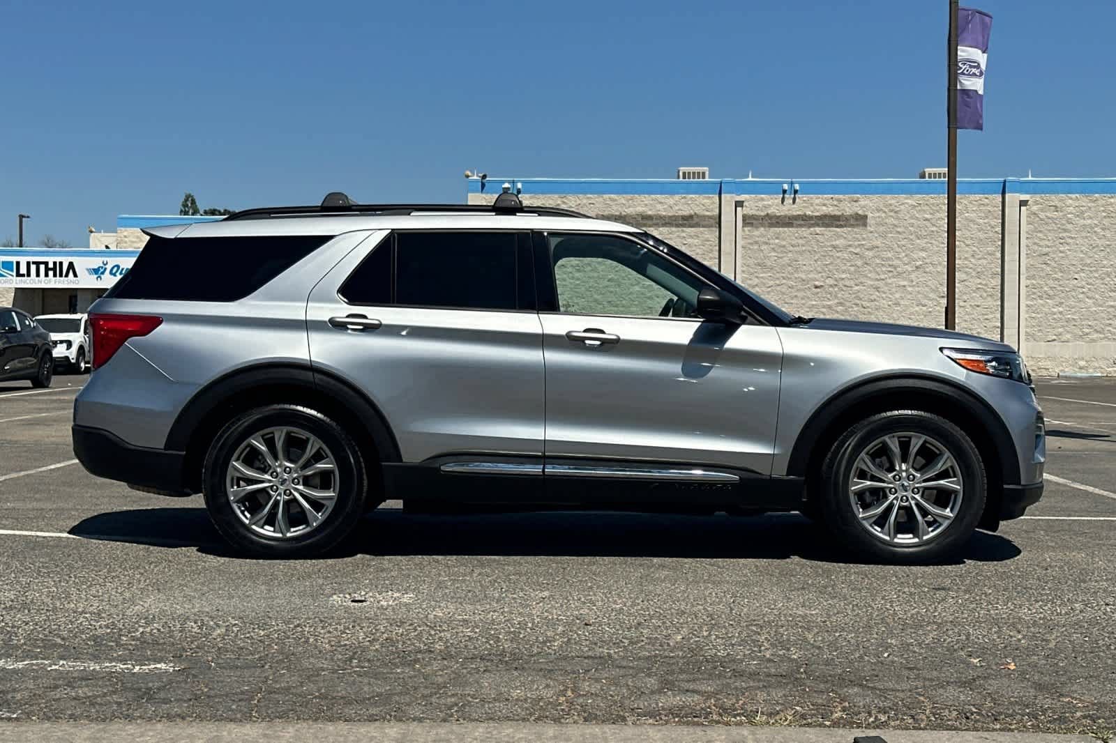 Certified 2022 Ford Explorer XLT w/ Equipment Group 202A RWD image 9