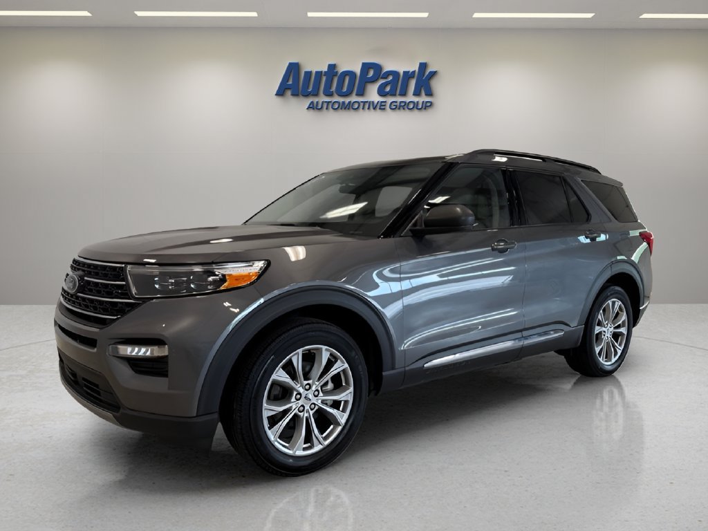 Certified 2023 Ford Explorer XLT w/ Equipment Group 202A AWD/4WD image 3