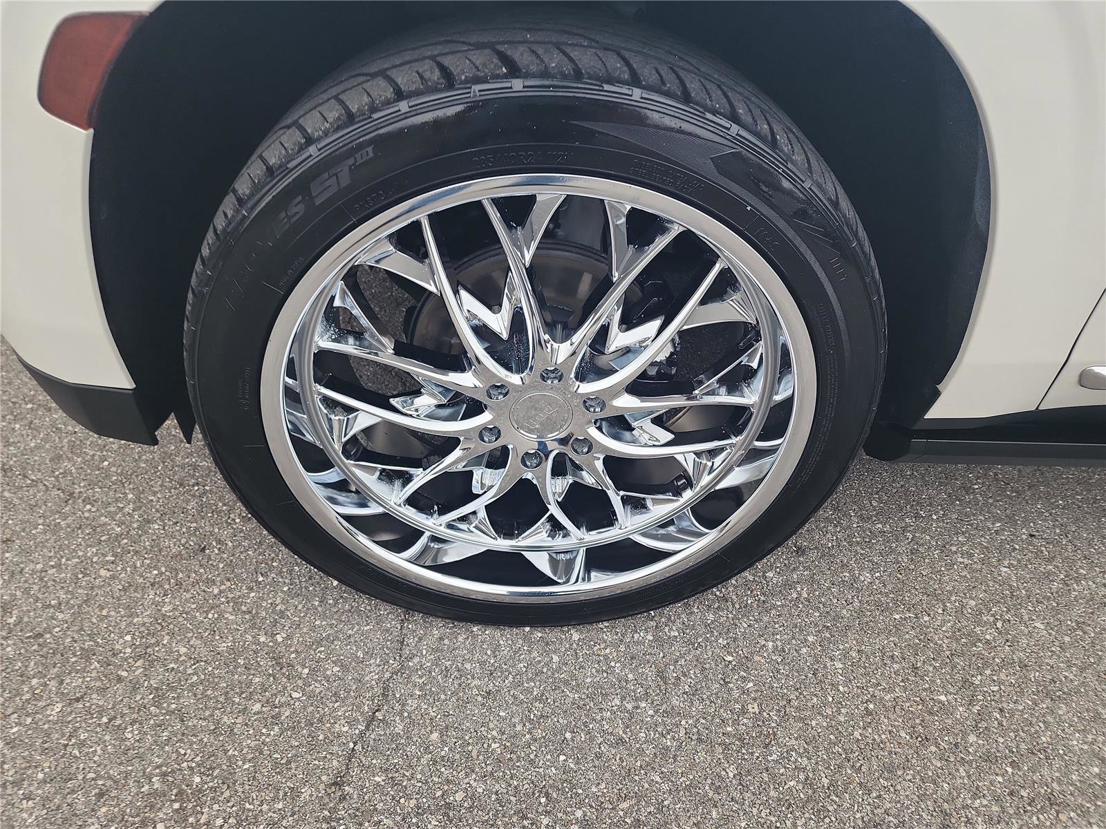 Used 2022 GMC Yukon XL Denali image 9