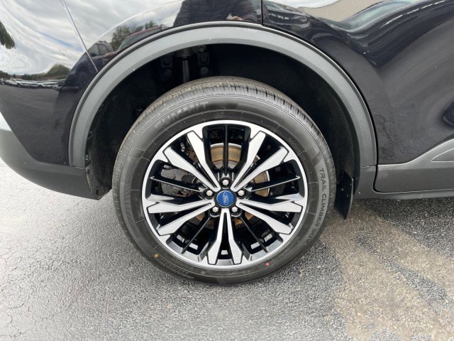 Certified 2022 Ford Escape SE w/ SE Sport Appearance Package AWD/4WD image 3