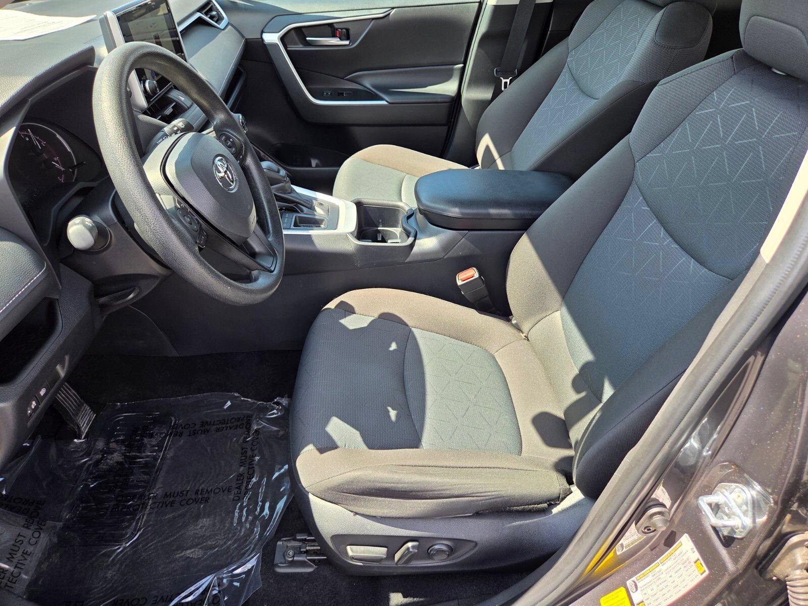 Used 2025 Toyota RAV4 XLE FWD image 10