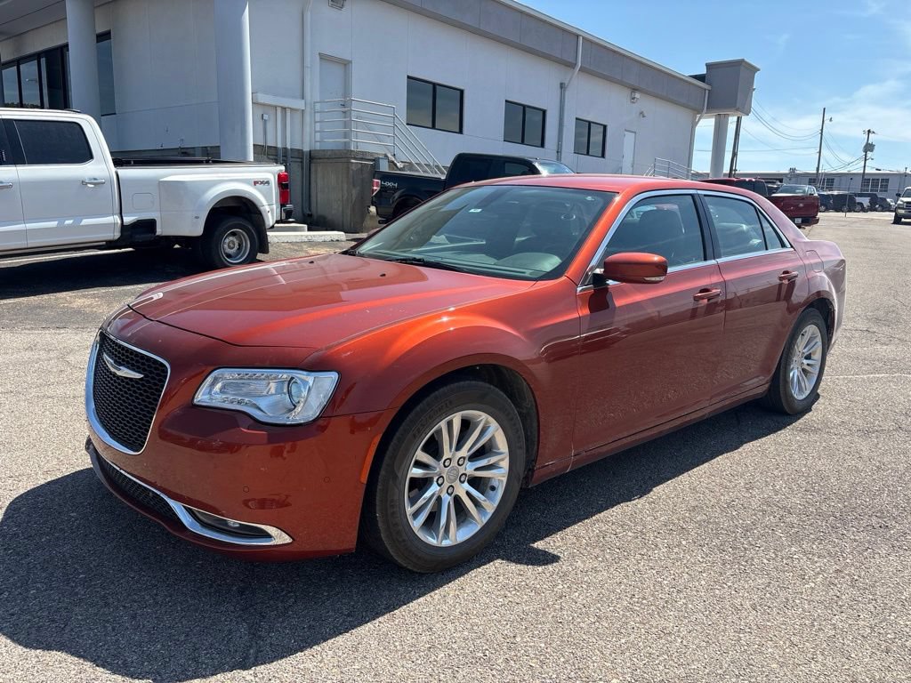 Used 2020 Chrysler 300 Touring L w/ 300 Premium Group RWD image 3
