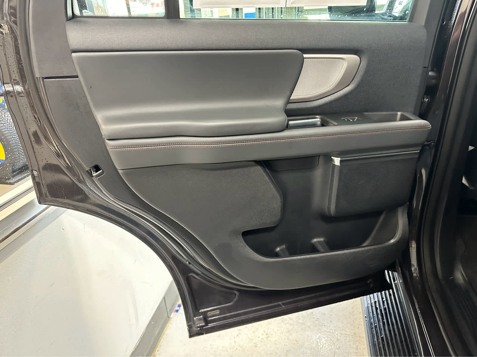 Certified 2025 Ford Expedition Active image 33