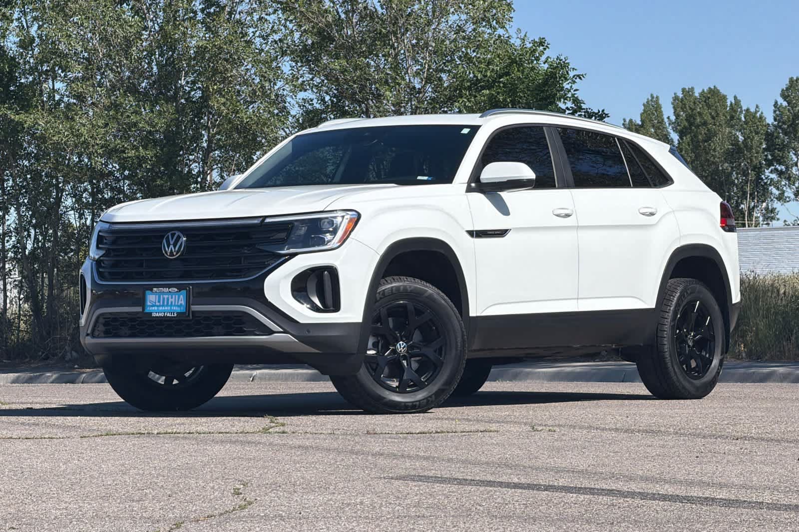 Used 2024 Volkswagen Atlas Cross Sport SE w/ Panoramic Sunroof Package