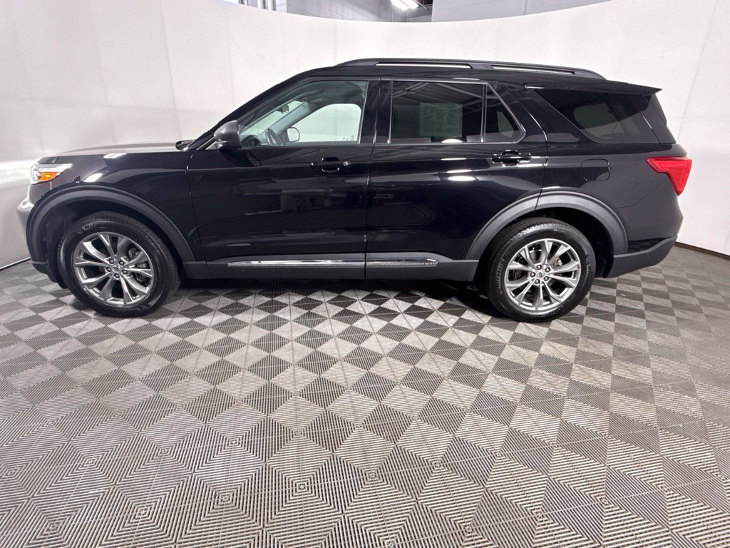 Certified 2023 Ford Explorer XLT w/ Equipment Group 202A AWD/4WD image 7