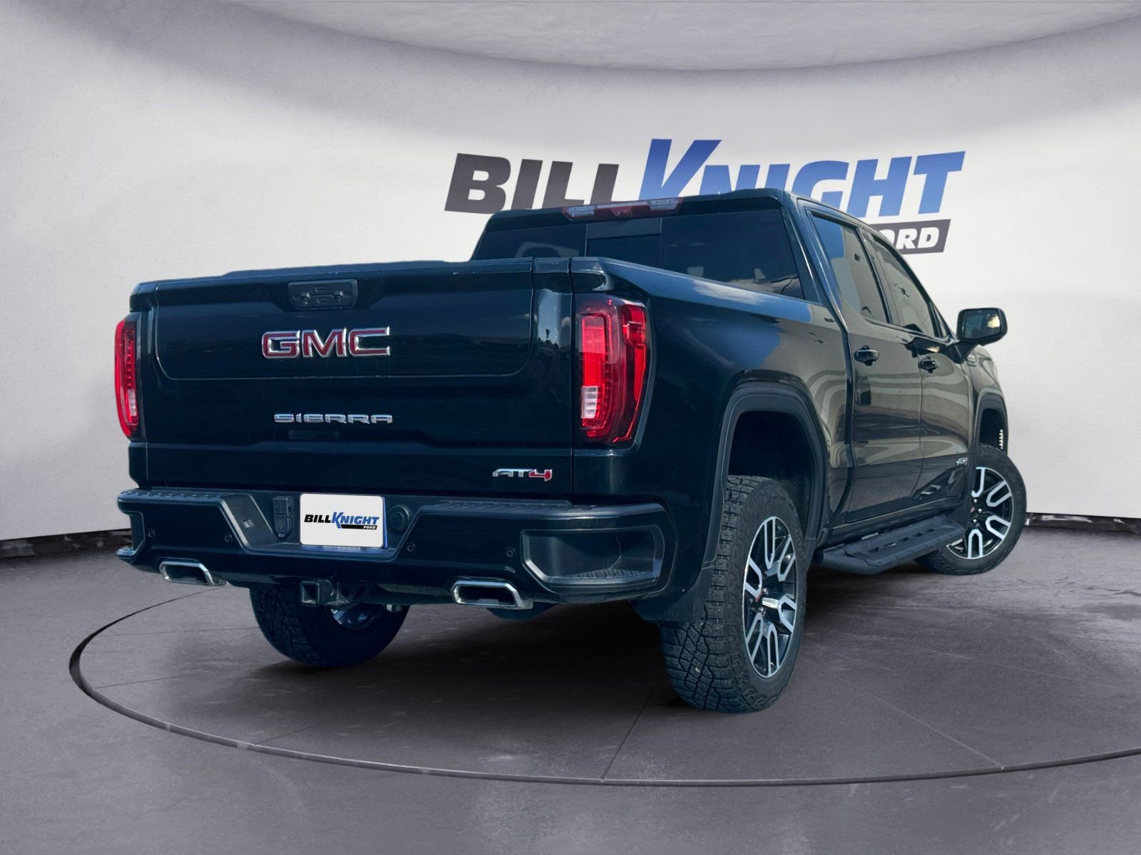 Used 2024 GMC Sierra 1500 AT4 w/ Technology Package image 5