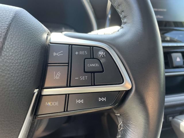 Used 2021 Toyota Highlander XLE AWD/4WD image 28