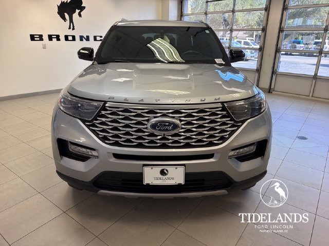 Certified 2023 Ford Explorer Platinum w/ Technology Package AWD/4WD image 3