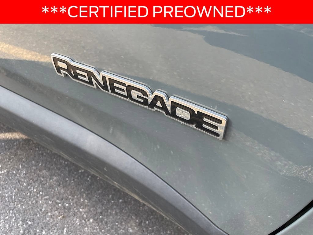 Used 2018 Jeep Renegade Latitude w/ Cold Weather Group AWD/4WD image 3