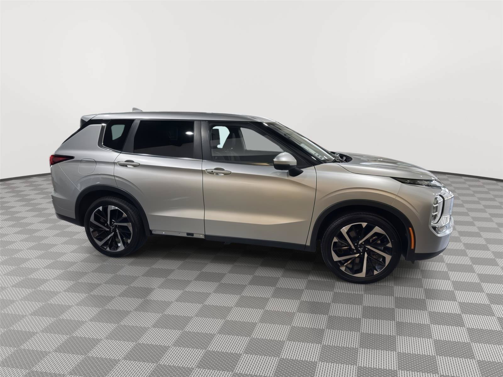 Used 2023 Mitsubishi Outlander SE FWD image 6