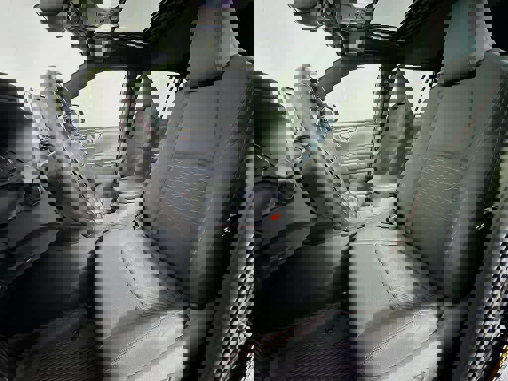 Used 2023 Toyota RAV4 SE w/ Weather & Moonroof Package image 15