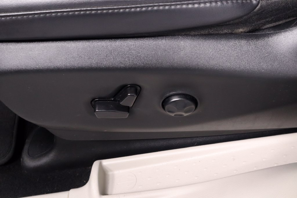 Used 2023 Chrysler Pacifica Touring-L FWD image 26