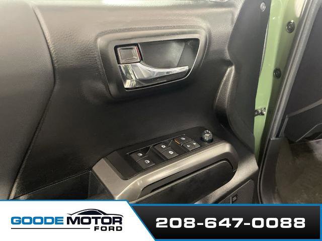 Used 2022 Toyota Tacoma TRD Sport w/ TRD Premium Sport Package AWD/4WD image 10