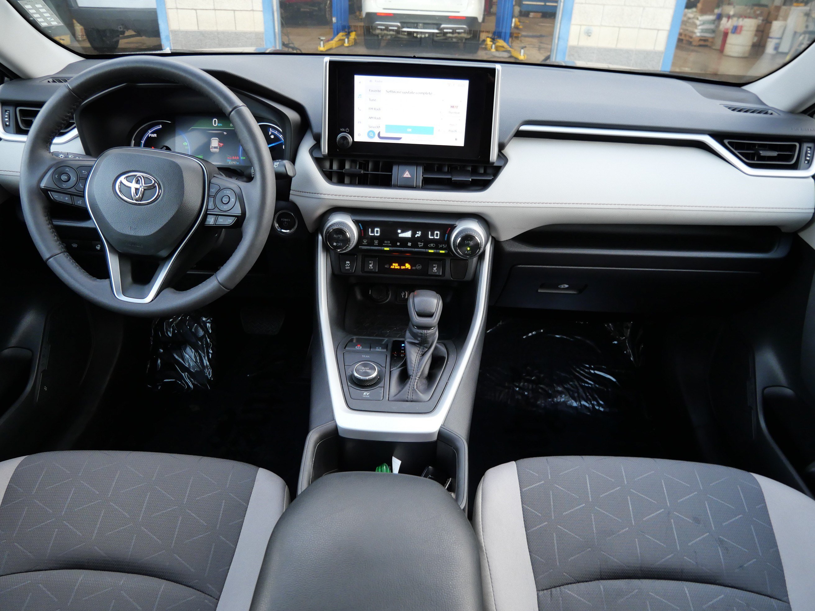 Used 2024 Toyota RAV4 XLE w/ Convenience Package AWD/4WD image 10