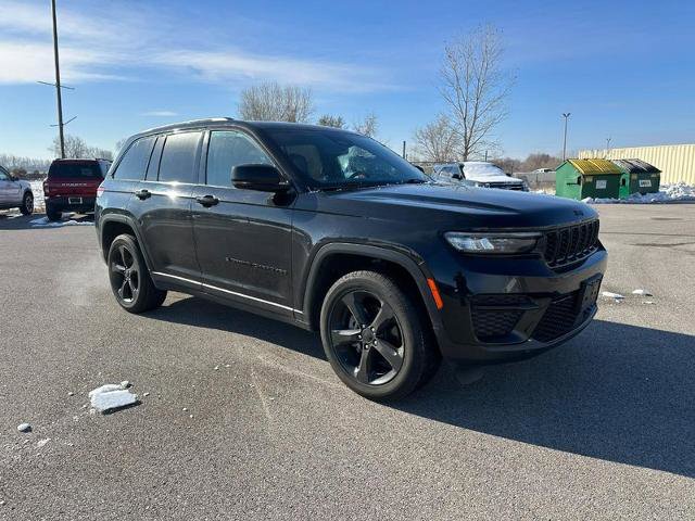 Used 2023 Jeep Grand Cherokee Altitude image 8