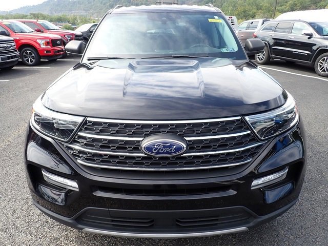 Certified 2022 Ford Explorer XLT w/ Equipment Group 202A image 8