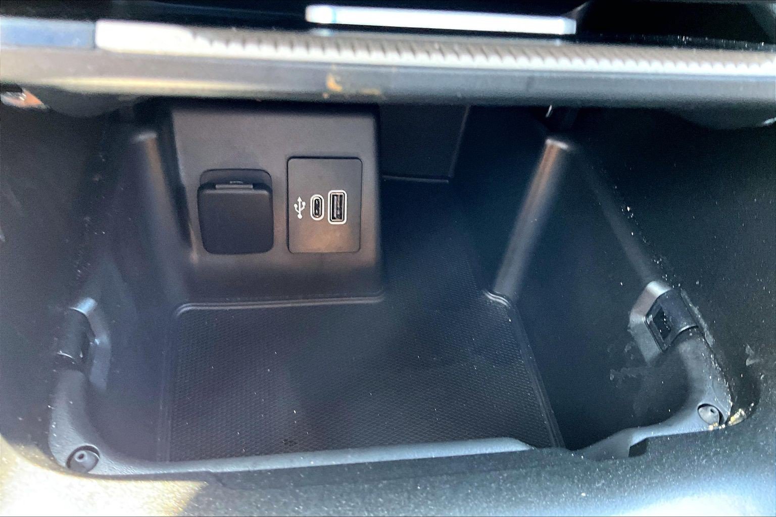 Certified 2025 Ford Explorer Active AWD/4WD image 33