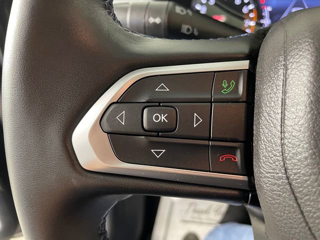 Used 2022 Jeep Compass Latitude w/ Sun and Sound Group AWD/4WD image 12