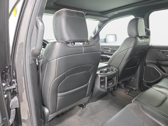 Used 2024 RAM 1500 Laramie AWD/4WD image 12
