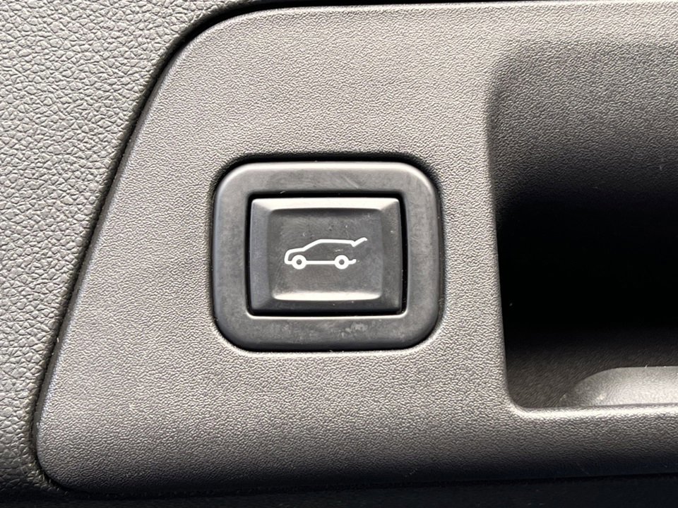 Used 2022 Buick Envision Essence w/ Technology Package I image 43