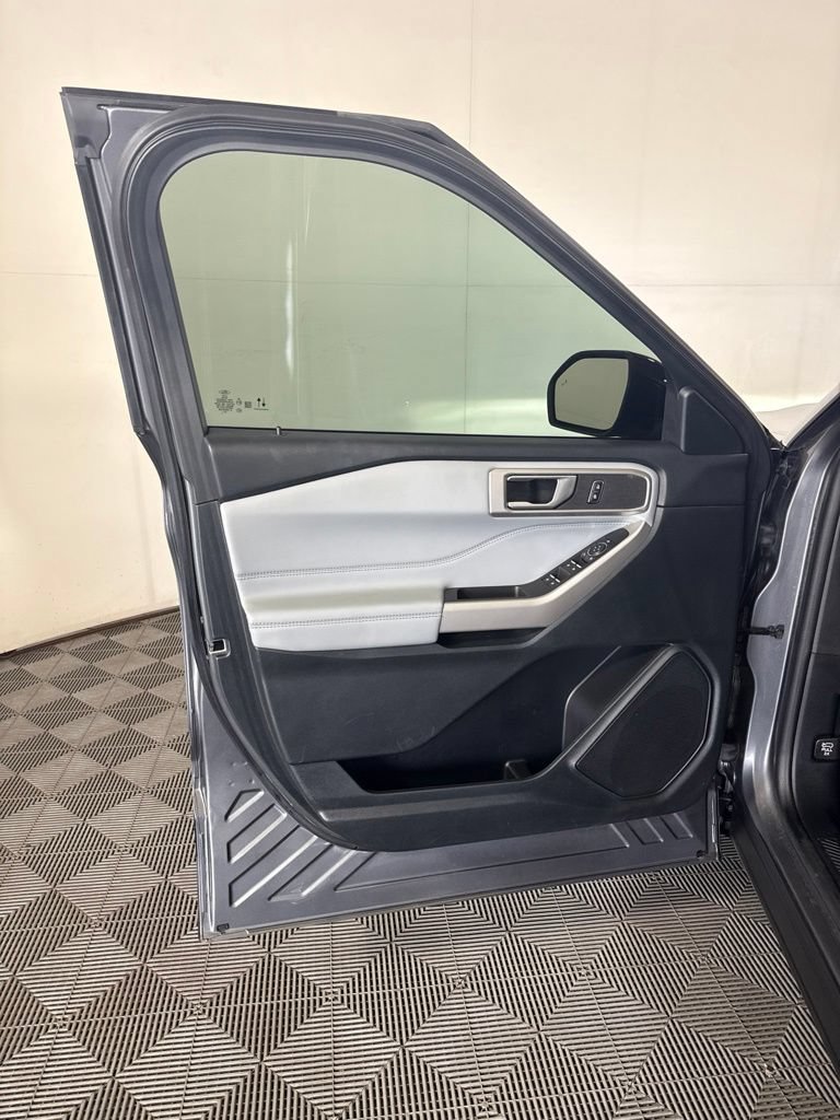Certified 2024 Ford Explorer XLT w/ Equipment Group 202A AWD/4WD image 15
