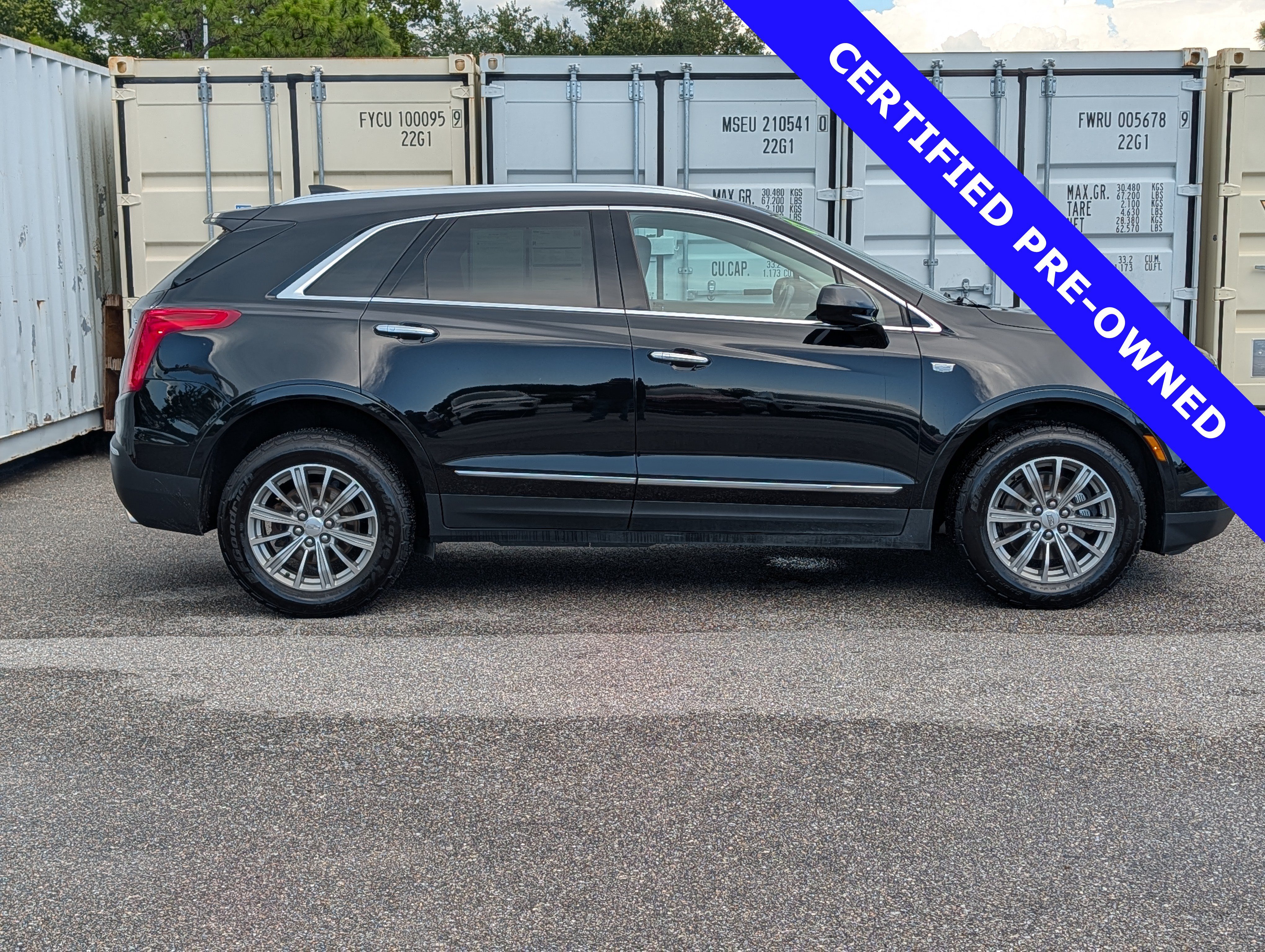 Used 2017 Cadillac XT5 Luxury w/ Driver Awareness Package FWD image 3