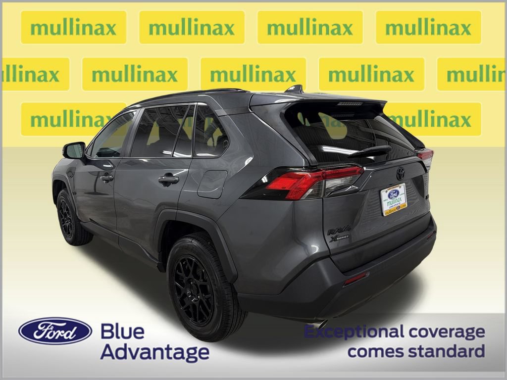 Used 2020 Toyota RAV4 XLE w/ Convenience Package FWD image 11