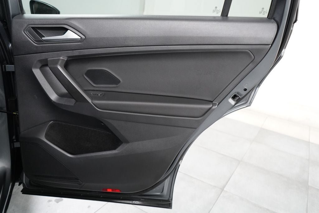 Used 2021 Volkswagen Tiguan SE w/ Panoramic Sunroof Package AWD/4WD image 26