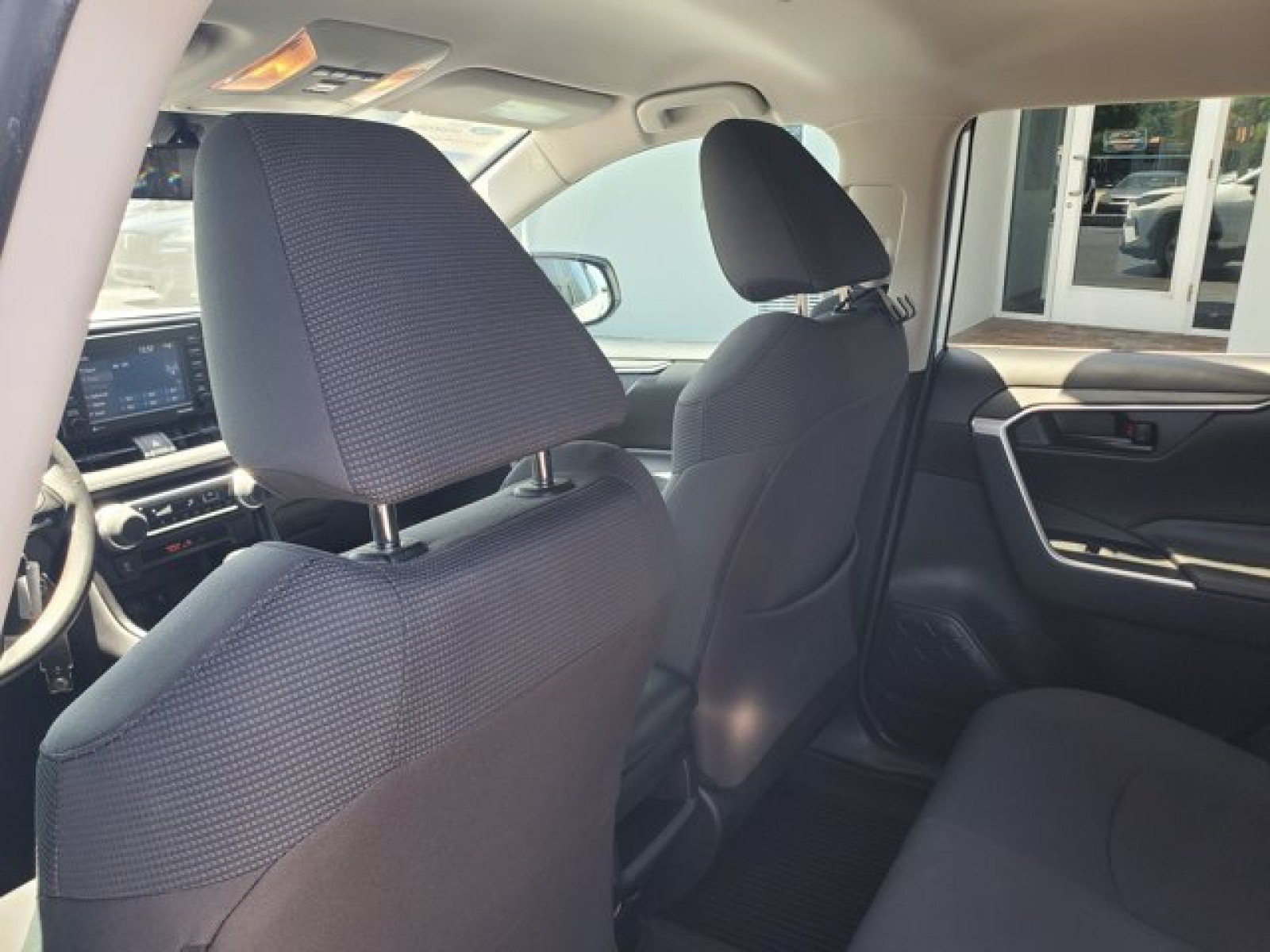 Used 2020 Toyota RAV4 LE FWD image 25