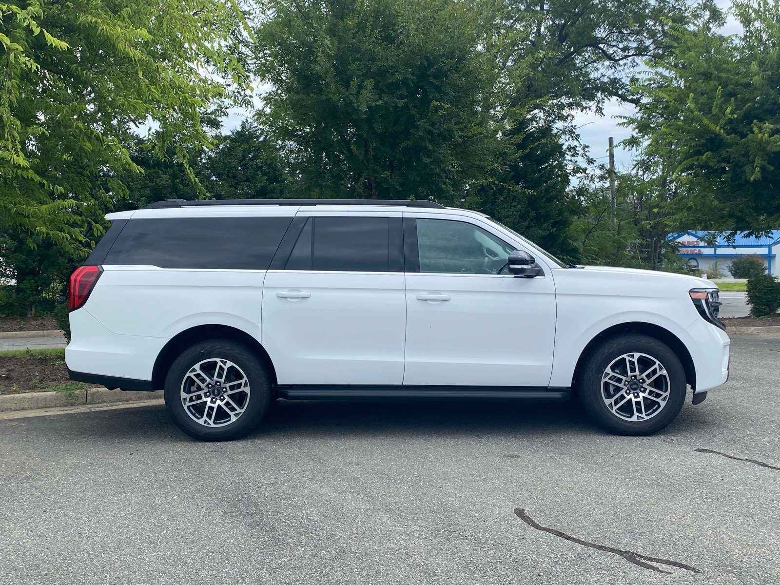 Certified 2025 Ford Expedition Max Active AWD/4WD image 3