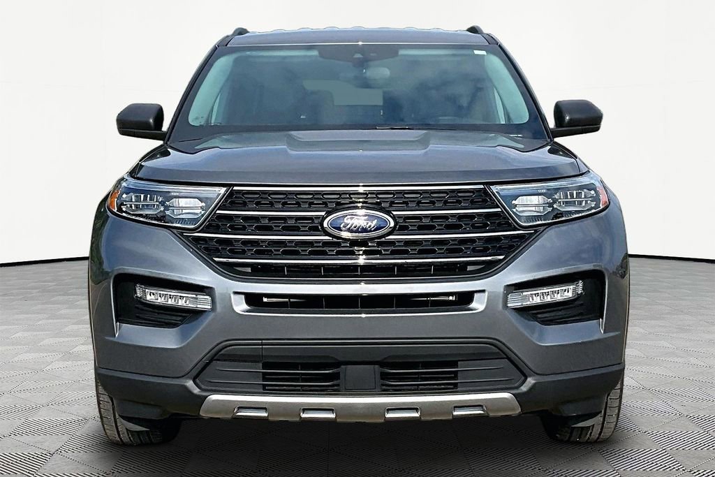 Certified 2024 Ford Explorer XLT w/ Equipment Group 202A AWD/4WD image 3