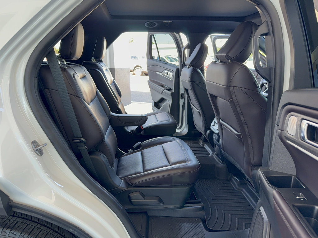 Certified 2025 Ford Explorer Platinum image 15