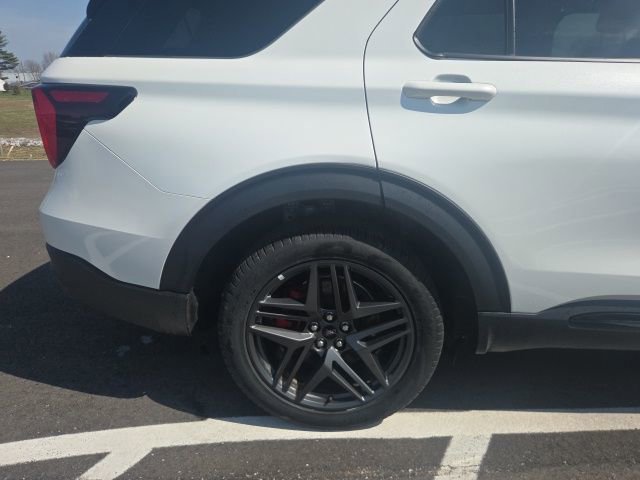 Certified 2025 Ford Explorer ST image 10