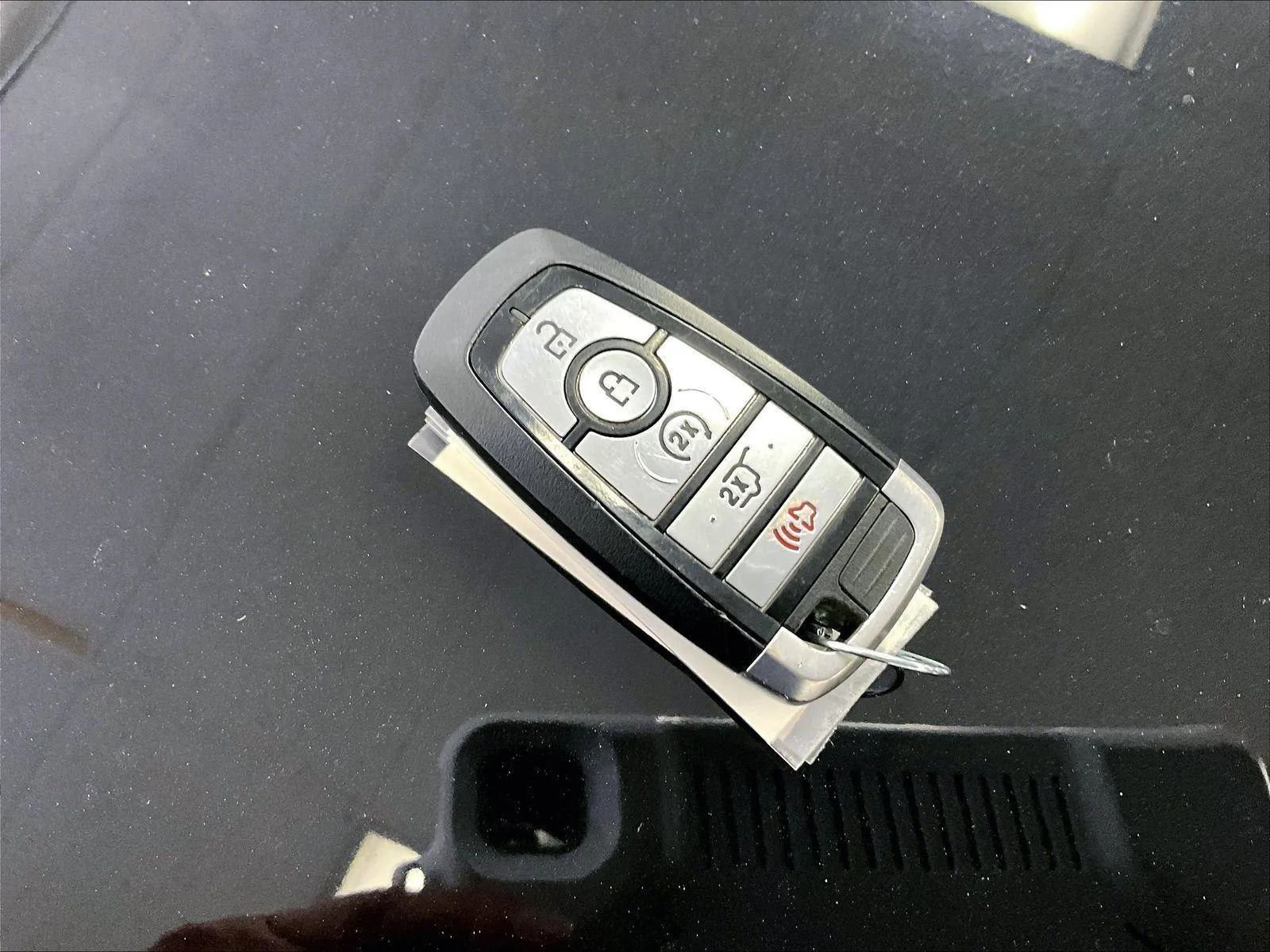 Certified 2022 Ford Explorer XLT w/ Equipment Group 202A image 9