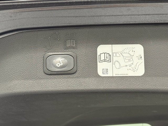 Certified 2018 Ford Escape Titanium w/ Ford Safe & Smart Package FWD image 38