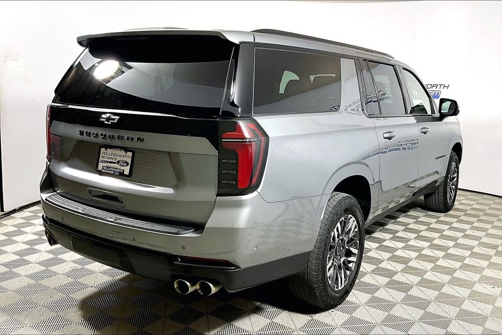 Used 2025 Chevrolet Suburban Z71 image 9