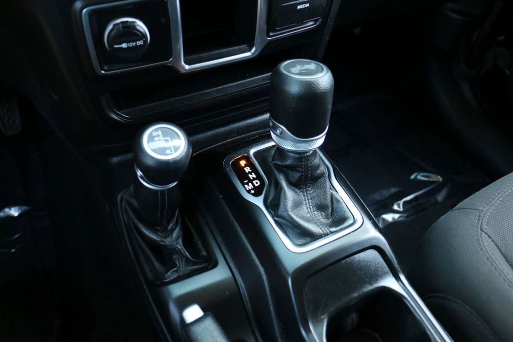 Used 2022 Jeep Wrangler Sport image 17