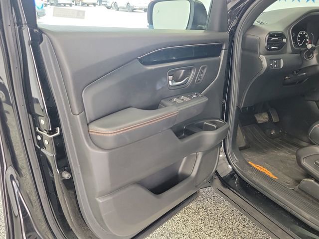 Used 2025 Honda Pilot TrailSport image 6