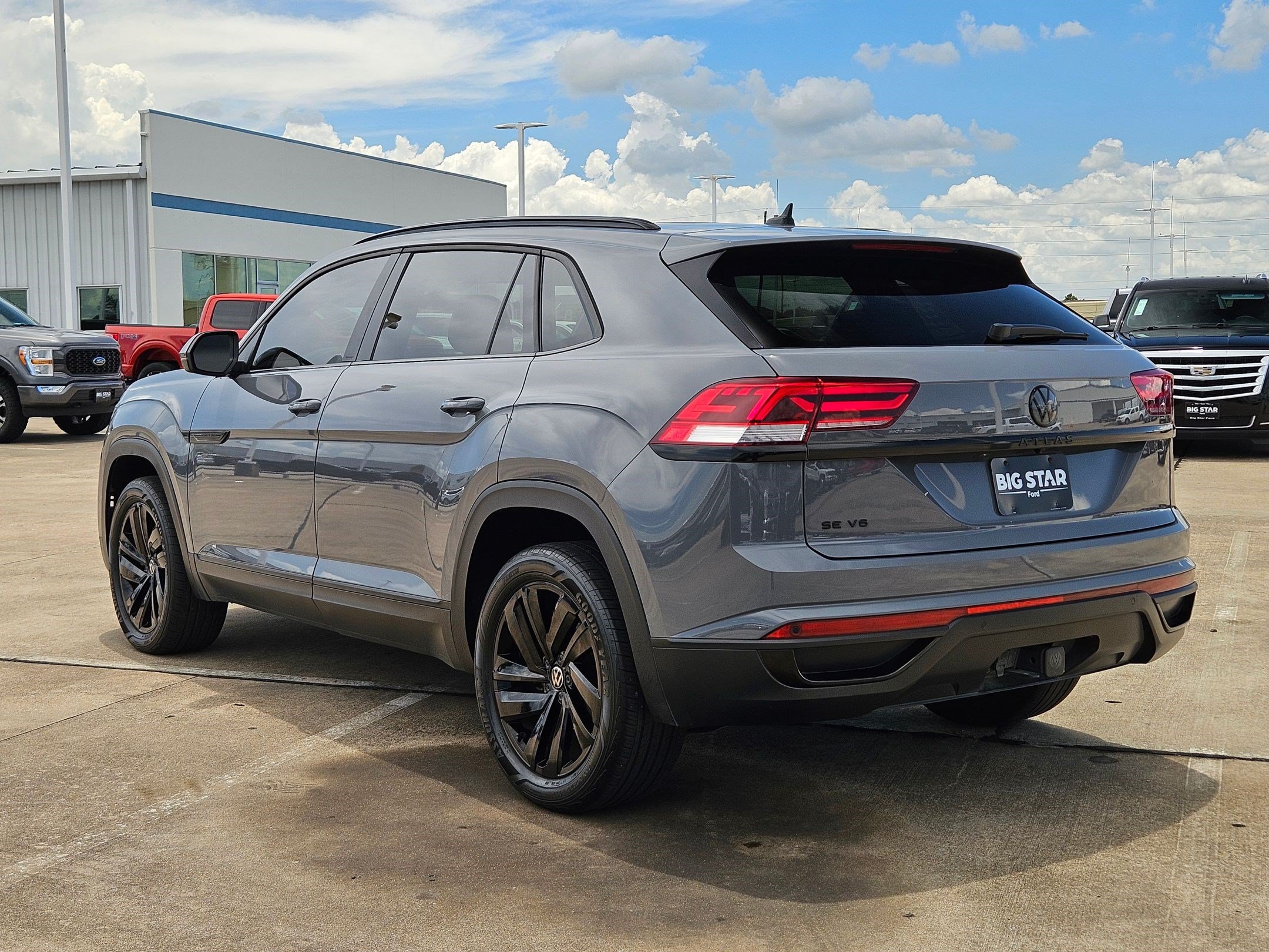 Used 2022 Volkswagen Atlas Cross Sport SE FWD image 7