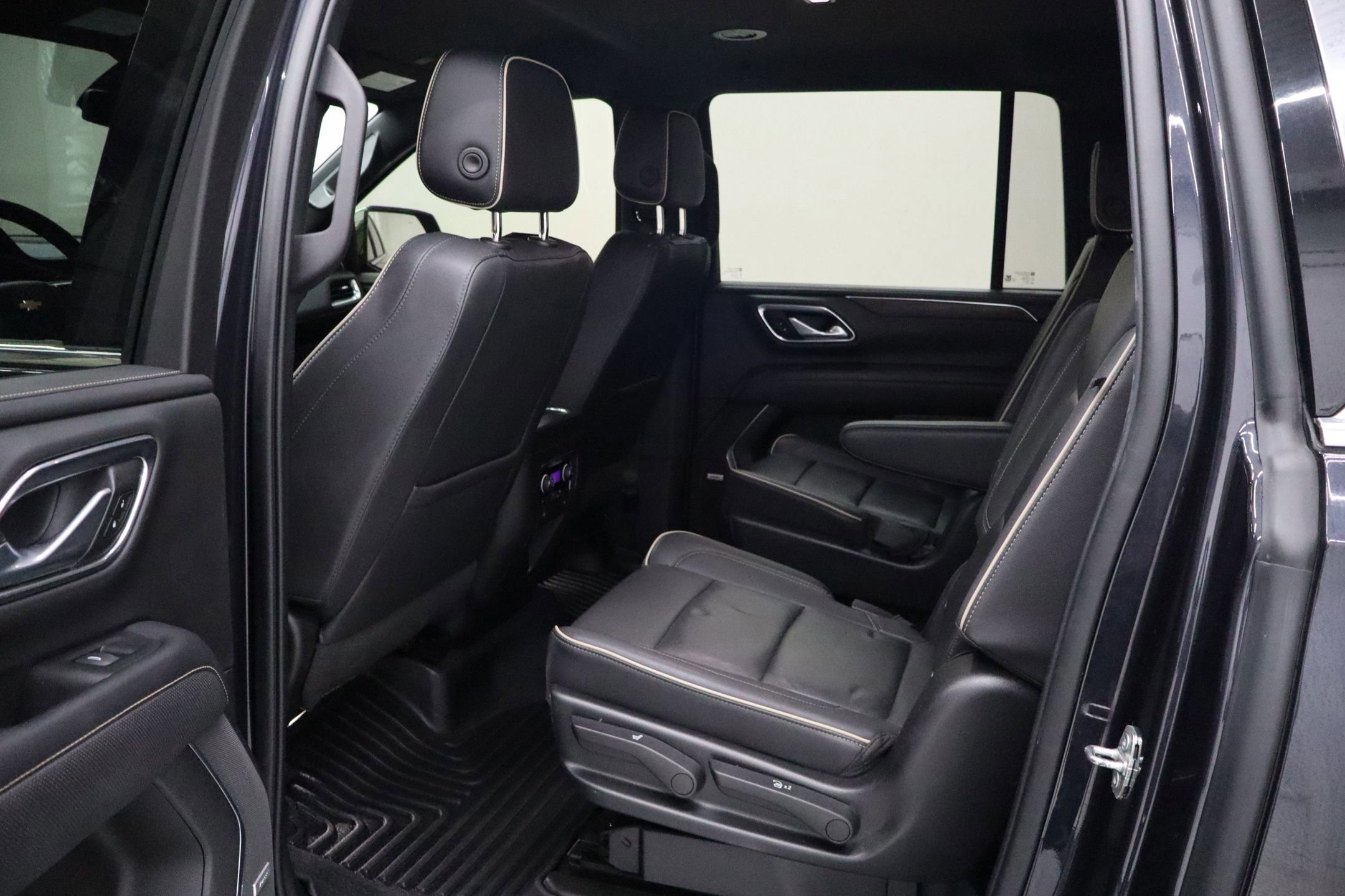 Used 2022 Chevrolet Suburban Premier image 31