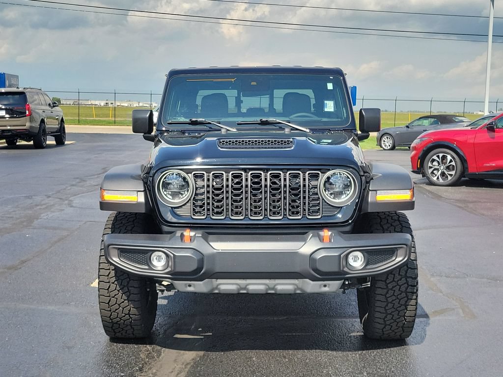 Used 2025 Jeep Gladiator Mojave w/ Convenience Group AWD/4WD image 2