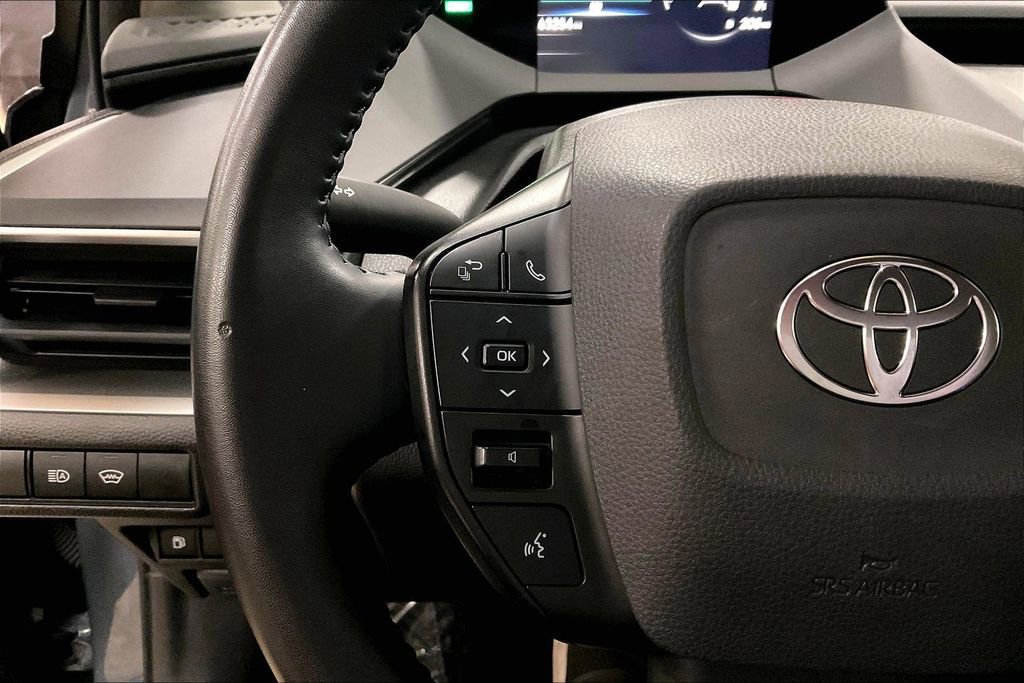 Used 2024 Toyota Prius LE FWD image 17