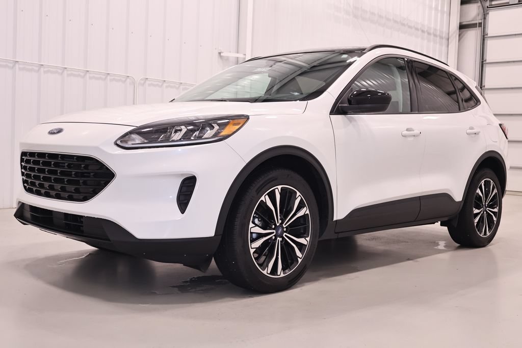 Certified 2022 Ford Escape SE w/ SE Sport Appearance Package AWD/4WD image 6